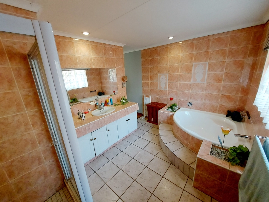 3 Bedroom Property for Sale in Erasmusrand Gauteng