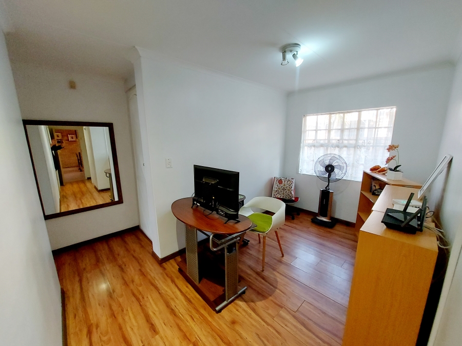 3 Bedroom Property for Sale in Erasmusrand Gauteng