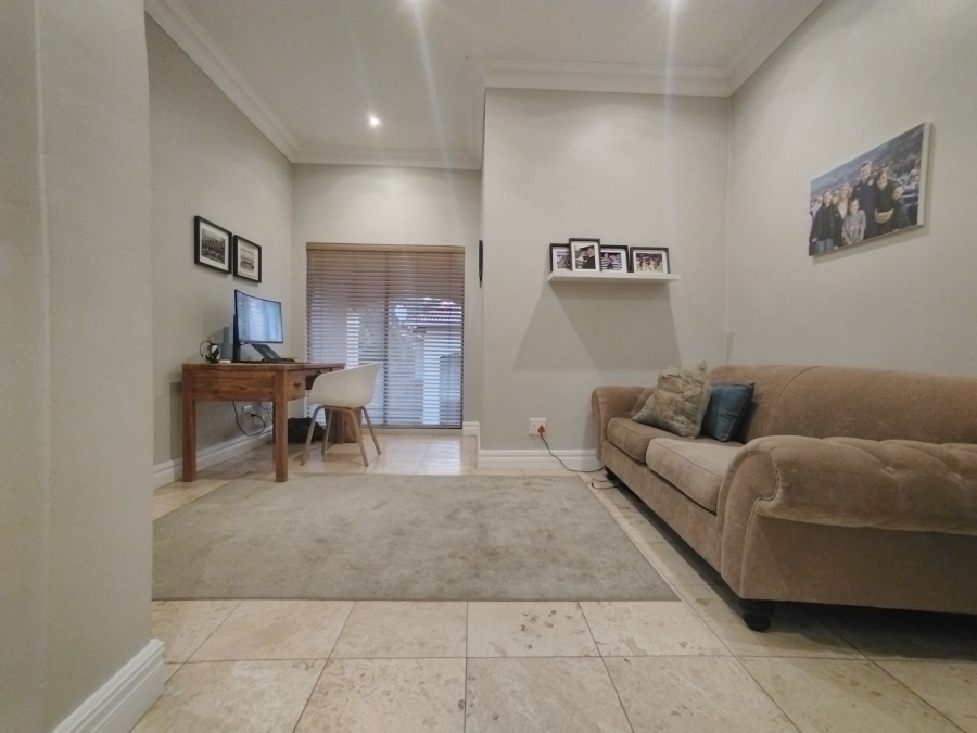 4 Bedroom Property for Sale in Baileys Muckleneuk Gauteng
