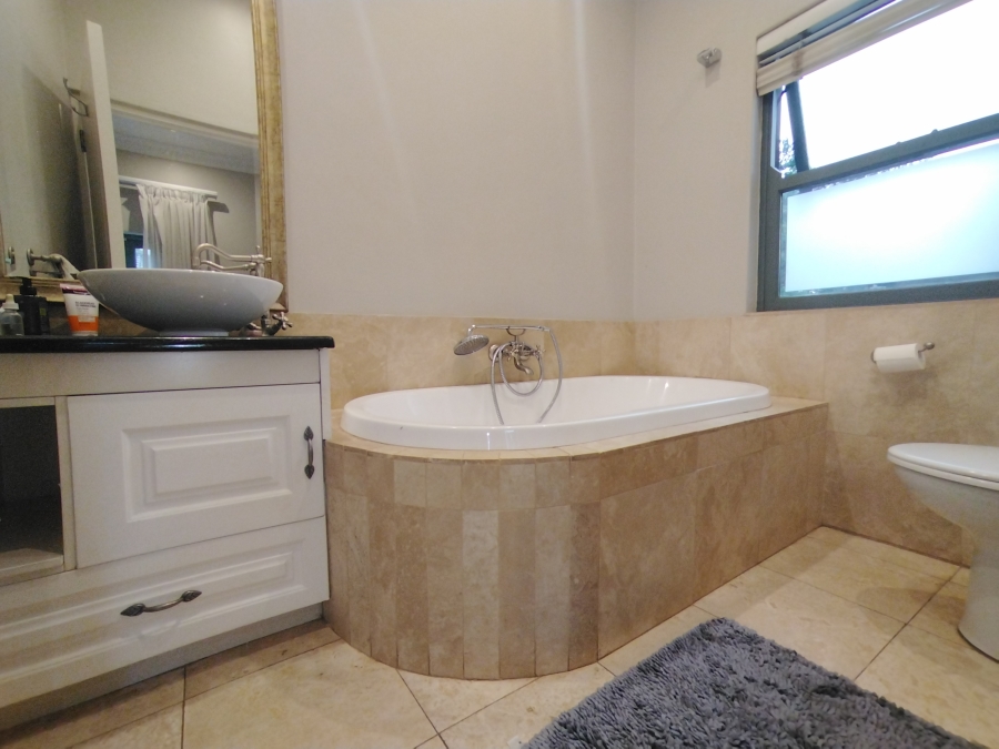 4 Bedroom Property for Sale in Baileys Muckleneuk Gauteng