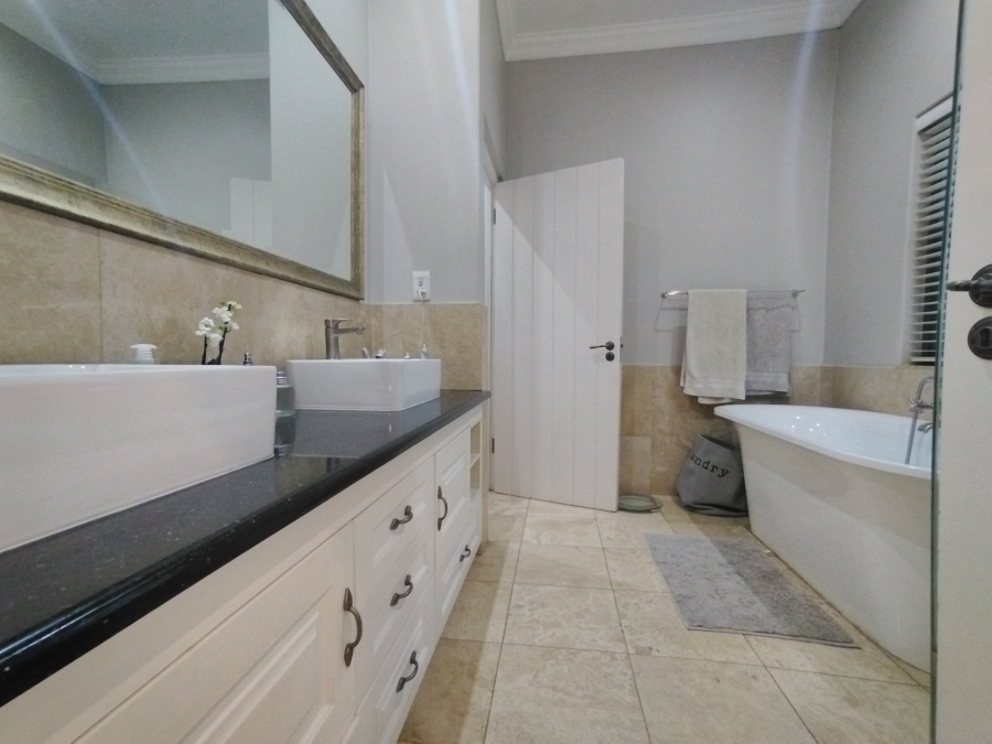 4 Bedroom Property for Sale in Baileys Muckleneuk Gauteng