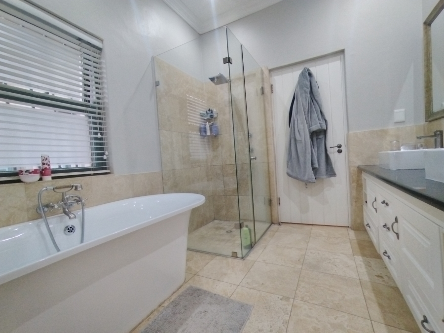 4 Bedroom Property for Sale in Baileys Muckleneuk Gauteng