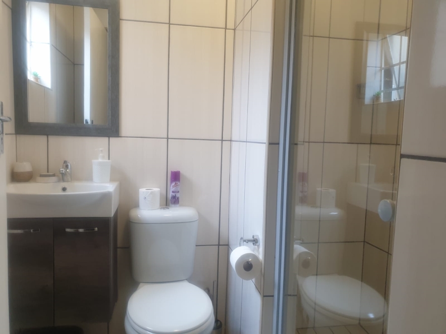 To Let 1 Bedroom Property for Rent in Garsfontein Gauteng
