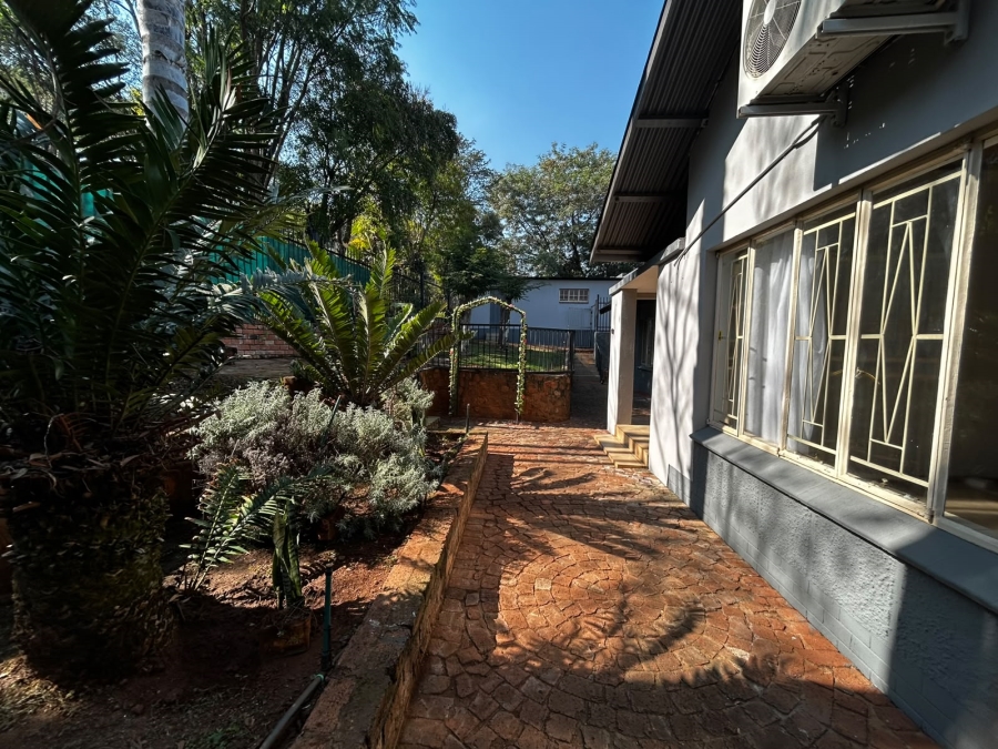 To Let 3 Bedroom Property for Rent in Waverley Gauteng