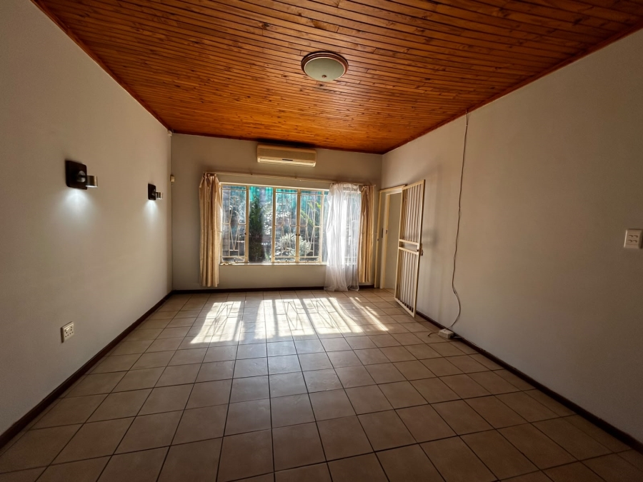To Let 3 Bedroom Property for Rent in Waverley Gauteng