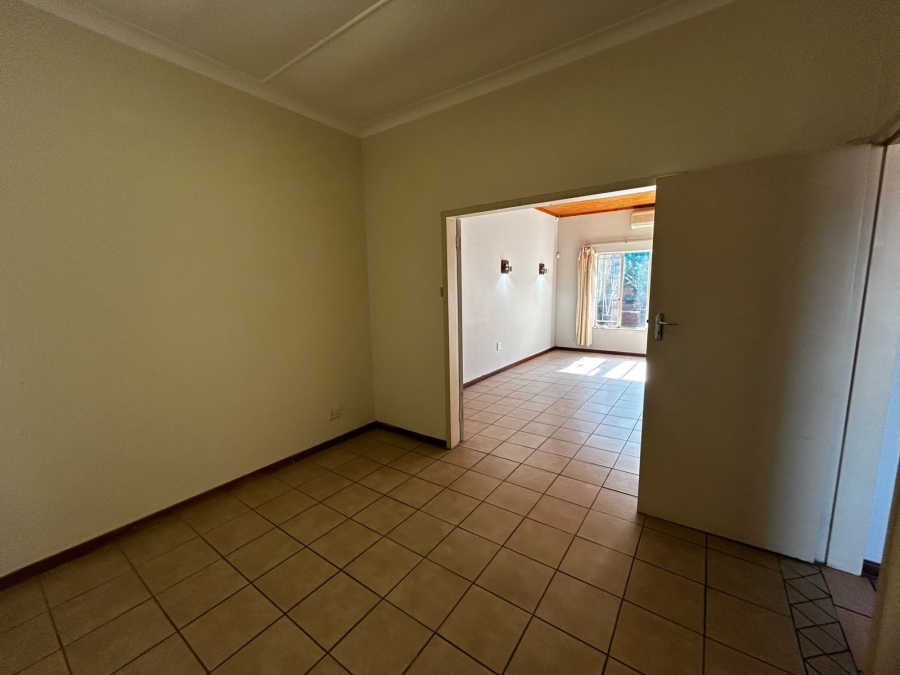 To Let 3 Bedroom Property for Rent in Waverley Gauteng