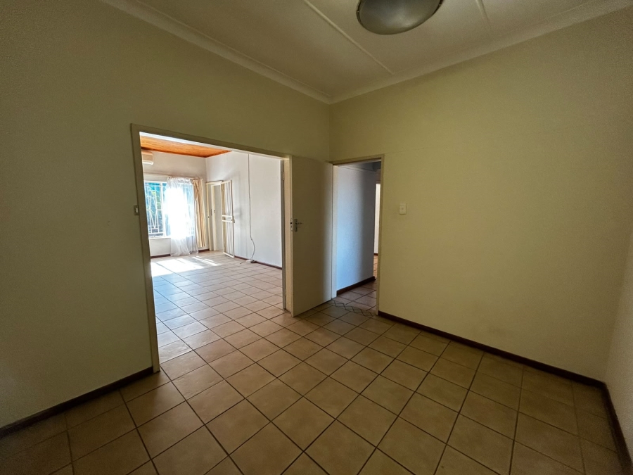 To Let 3 Bedroom Property for Rent in Waverley Gauteng