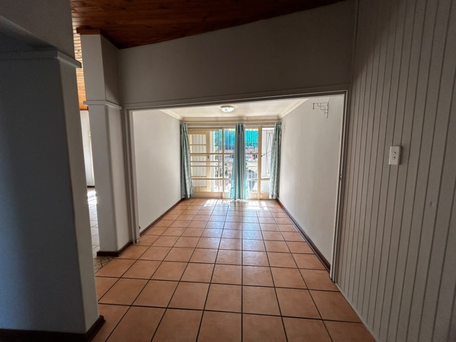 To Let 3 Bedroom Property for Rent in Waverley Gauteng