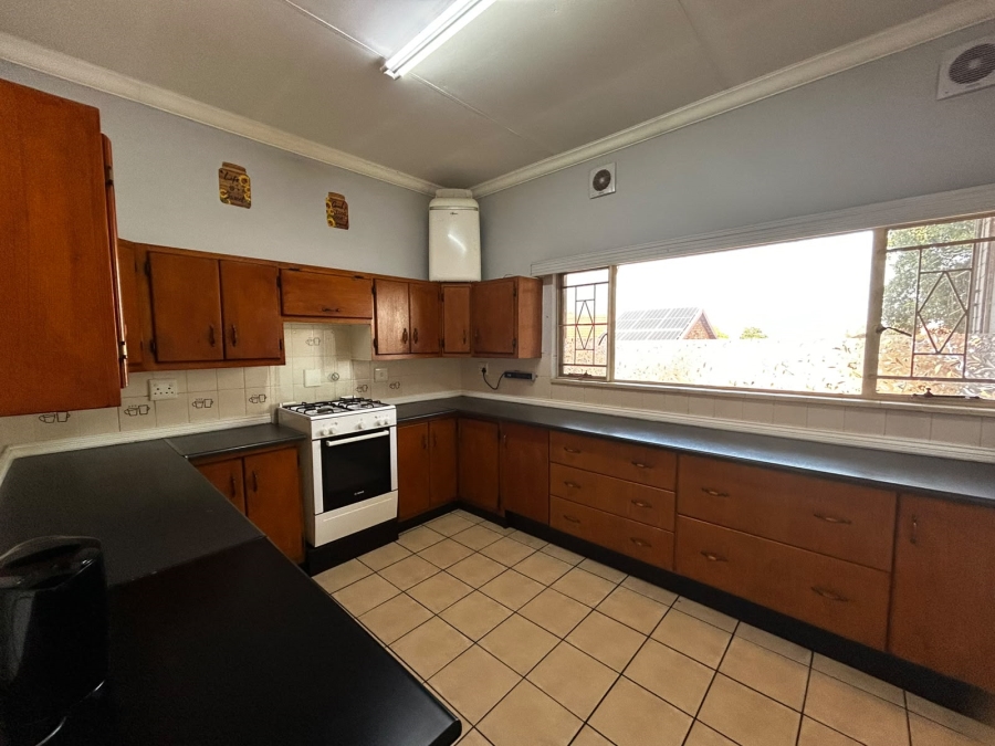 To Let 3 Bedroom Property for Rent in Waverley Gauteng