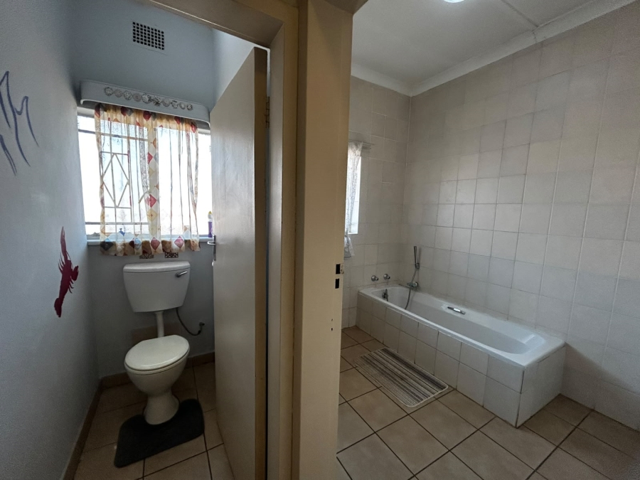 To Let 3 Bedroom Property for Rent in Waverley Gauteng