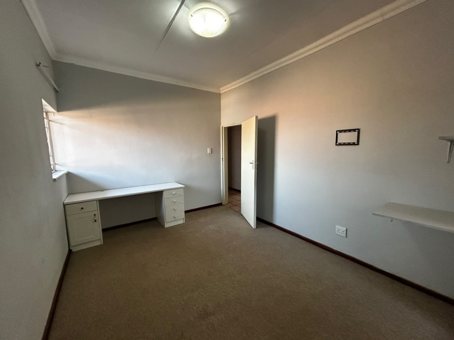 To Let 3 Bedroom Property for Rent in Waverley Gauteng
