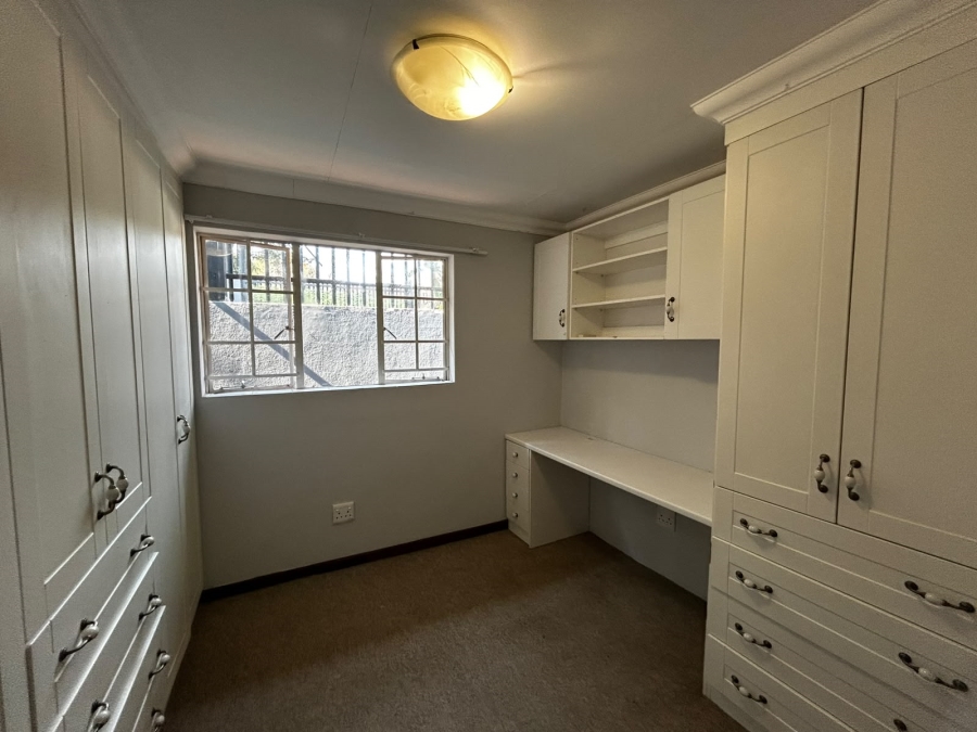 To Let 3 Bedroom Property for Rent in Waverley Gauteng