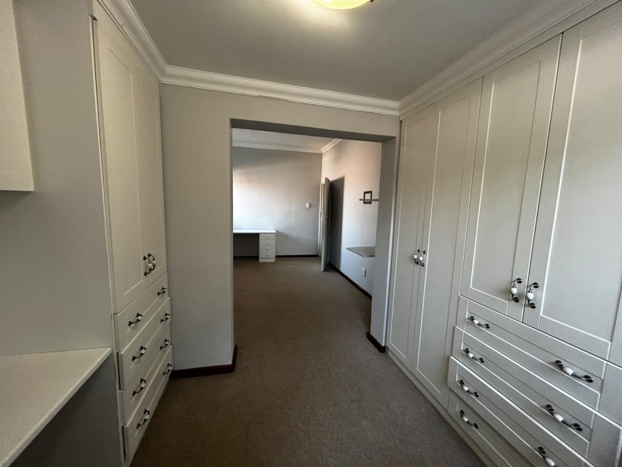 To Let 3 Bedroom Property for Rent in Waverley Gauteng