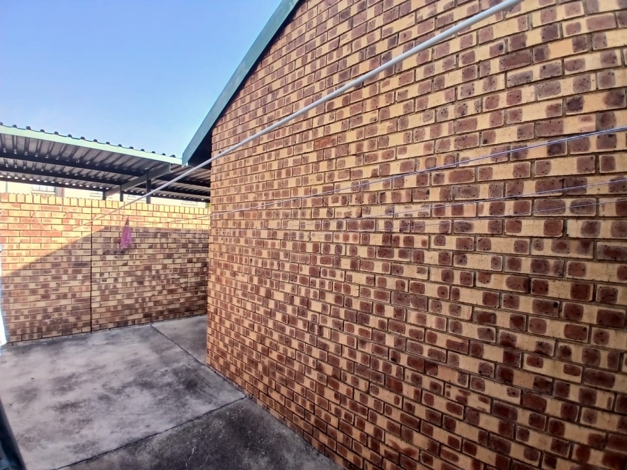 1 Bedroom Property for Sale in Rietfontein SH Gauteng