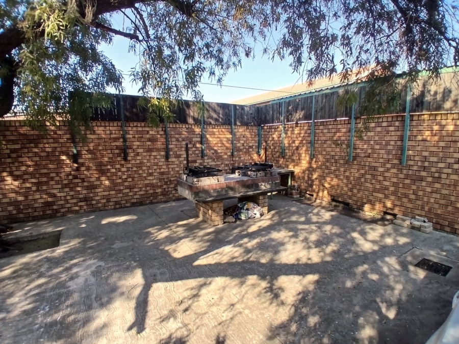 1 Bedroom Property for Sale in Rietfontein SH Gauteng
