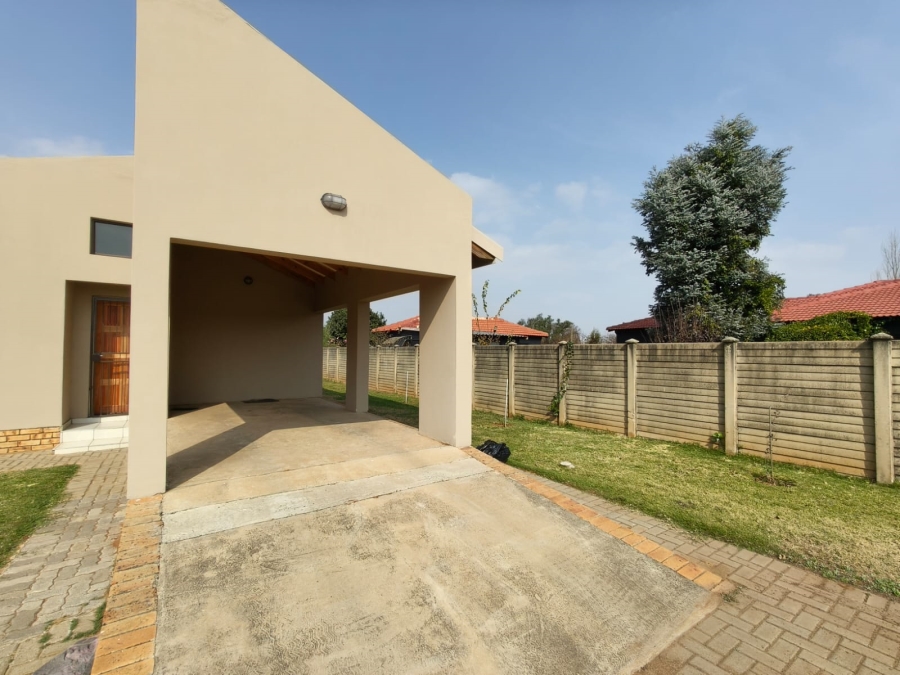 To Let 2 Bedroom Property for Rent in Kookrus Gauteng