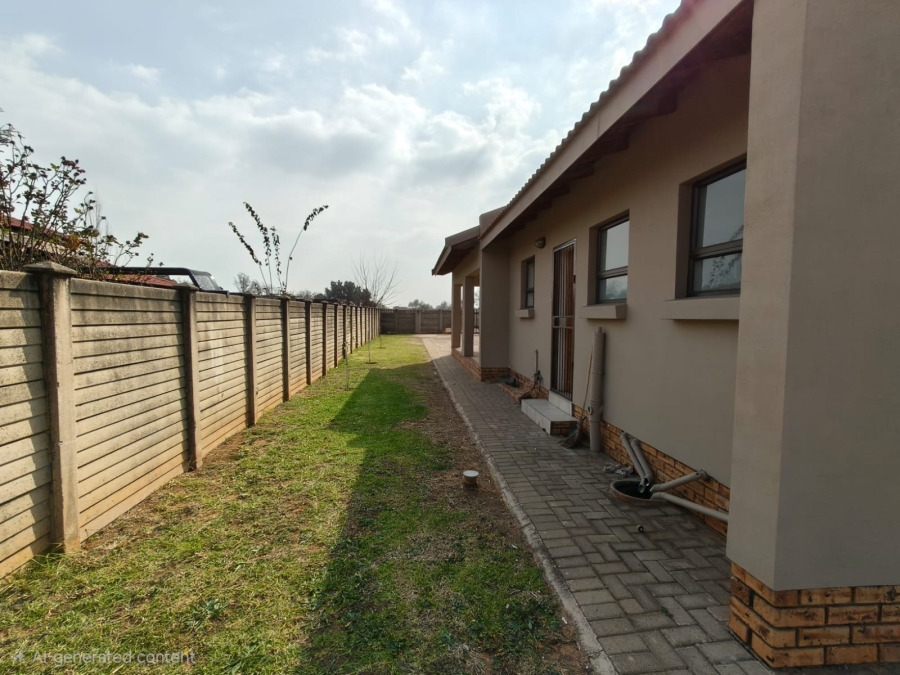 To Let 2 Bedroom Property for Rent in Kookrus Gauteng
