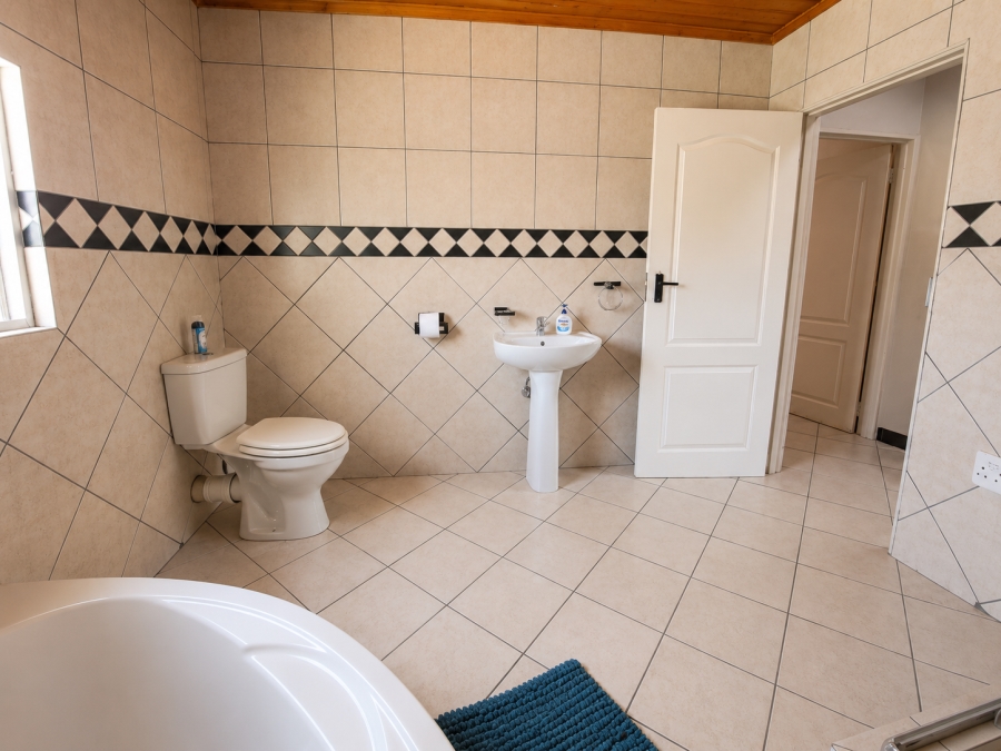 3 Bedroom Property for Sale in Lenteland Gauteng