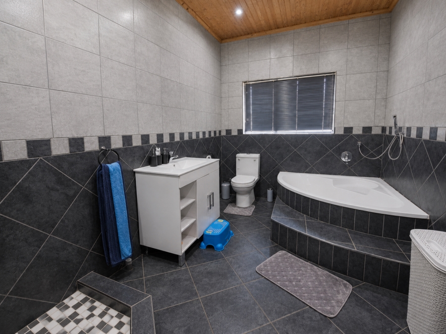 3 Bedroom Property for Sale in Lenteland Gauteng