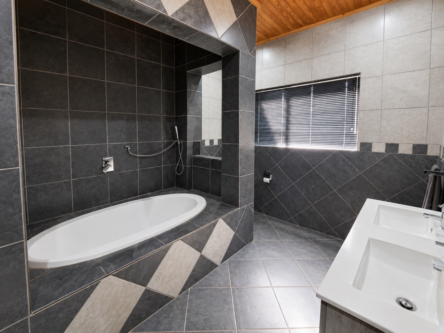 3 Bedroom Property for Sale in Lenteland Gauteng