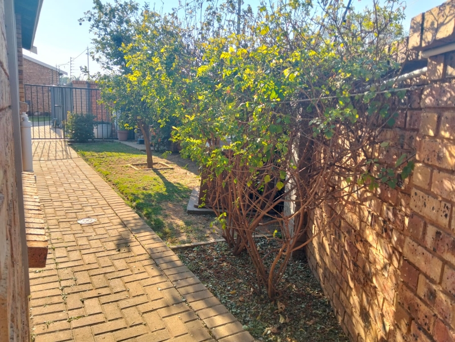 3 Bedroom Property for Sale in Selcourt Gauteng