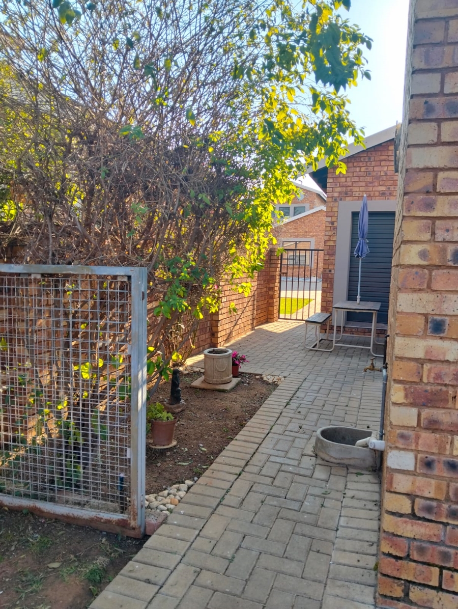 3 Bedroom Property for Sale in Selcourt Gauteng