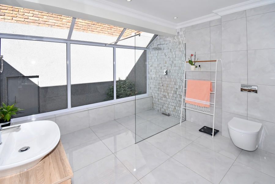 2 Bedroom Property for Sale in Illovo Gauteng