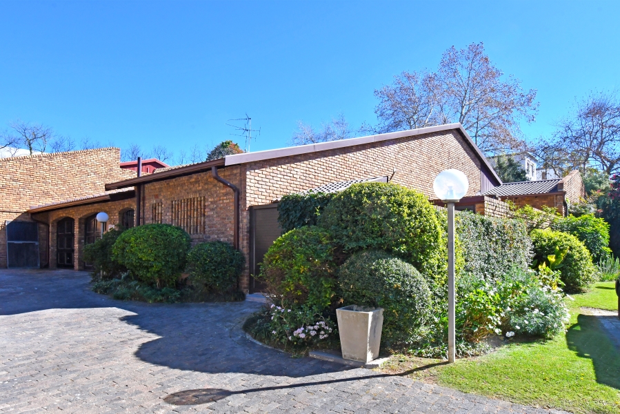 2 Bedroom Property for Sale in Illovo Gauteng