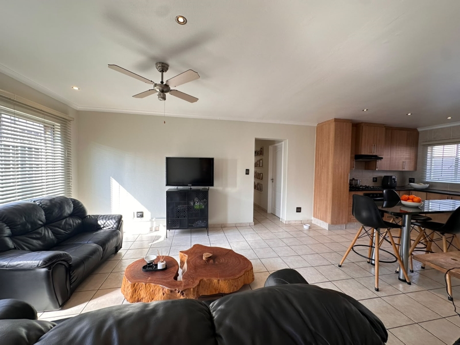 3 Bedroom Property for Sale in Thatchfield Close Gauteng