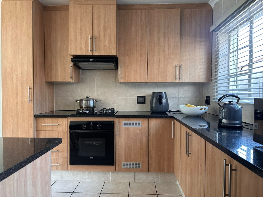 3 Bedroom Property for Sale in Thatchfield Close Gauteng