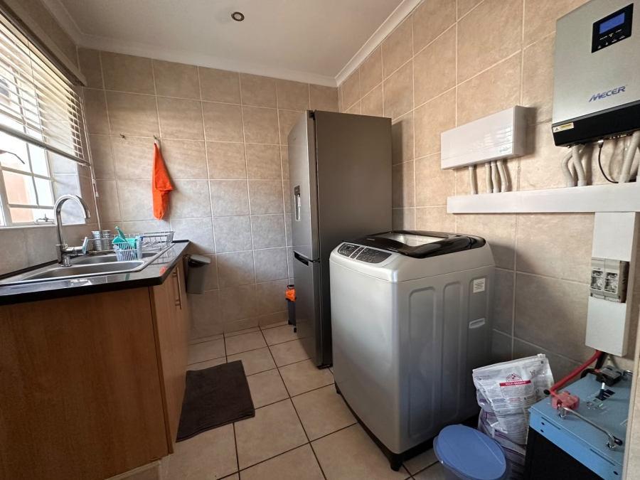 3 Bedroom Property for Sale in Thatchfield Close Gauteng