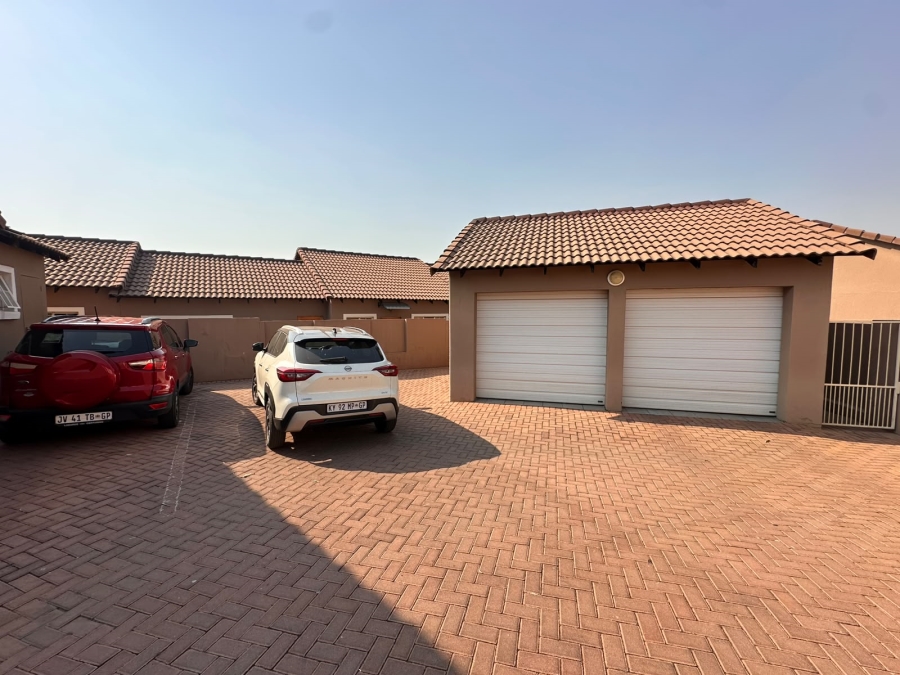 3 Bedroom Property for Sale in Thatchfield Close Gauteng