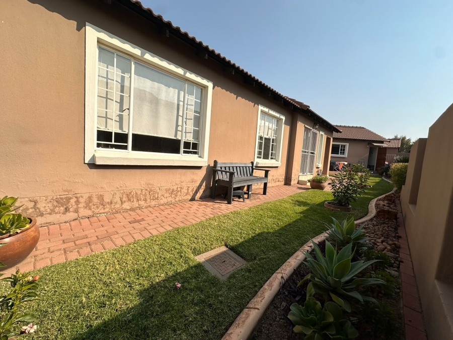 3 Bedroom Property for Sale in Thatchfield Close Gauteng