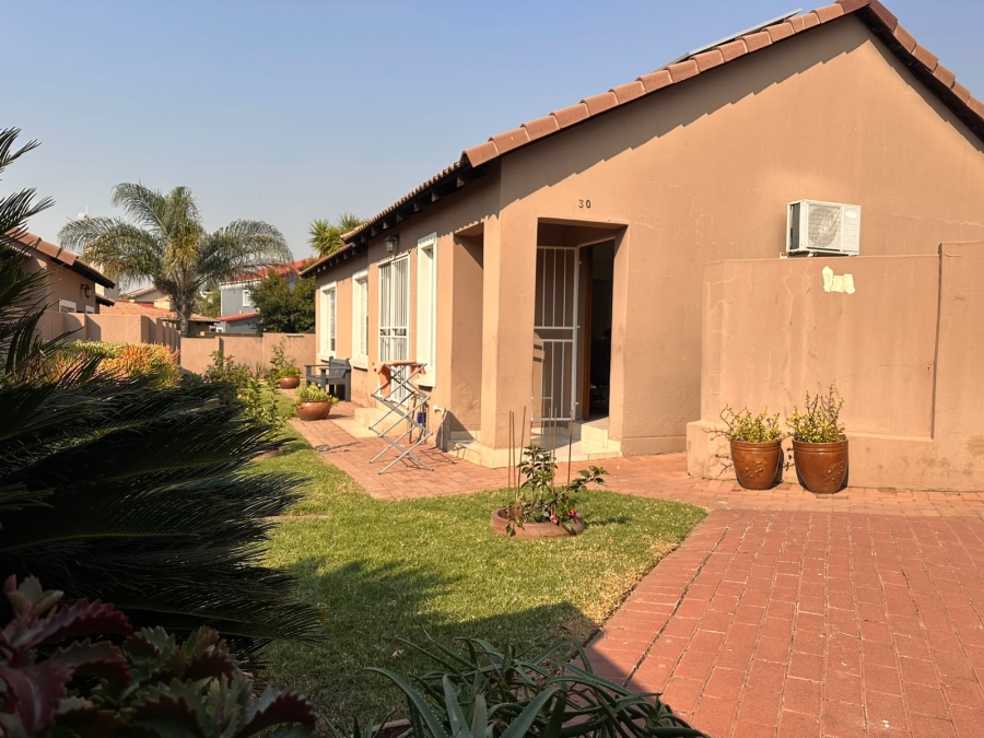 3 Bedroom Property for Sale in Thatchfield Close Gauteng