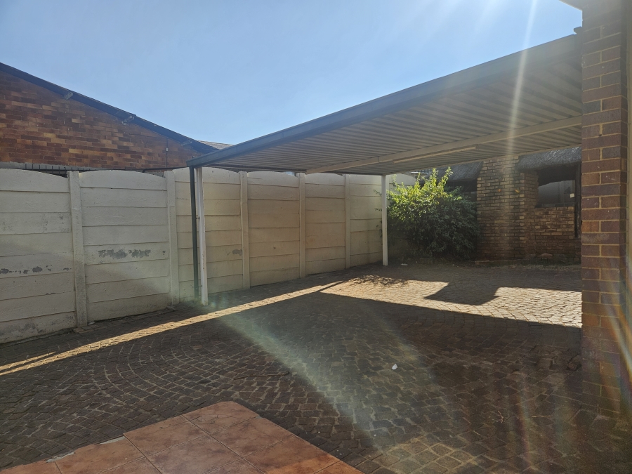 3 Bedroom Property for Sale in Wannenburghoogte Gauteng