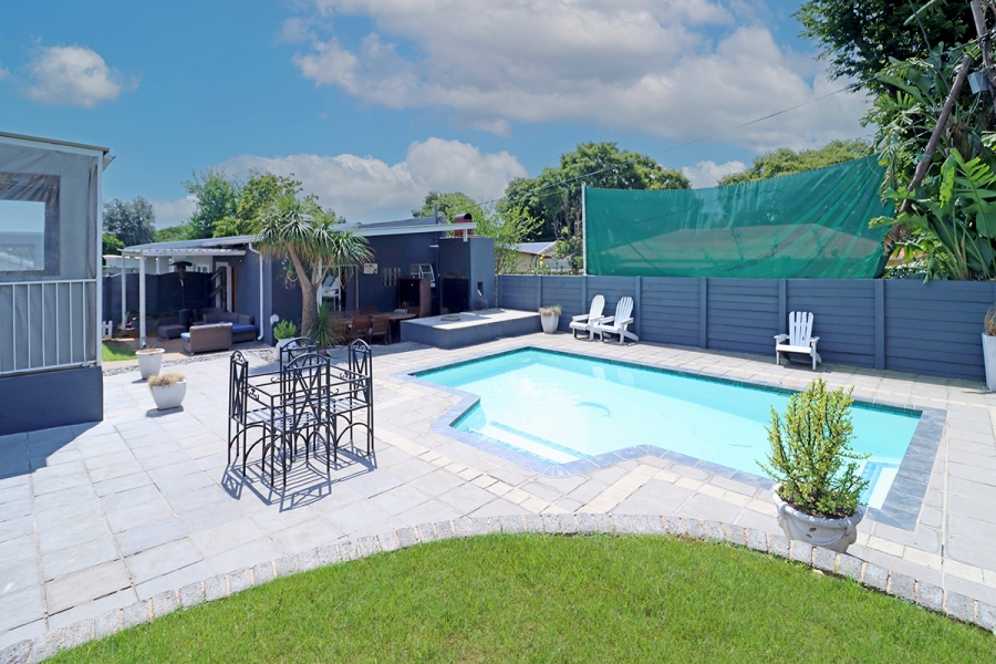 3 Bedroom Property for Sale in Lakeside Gauteng