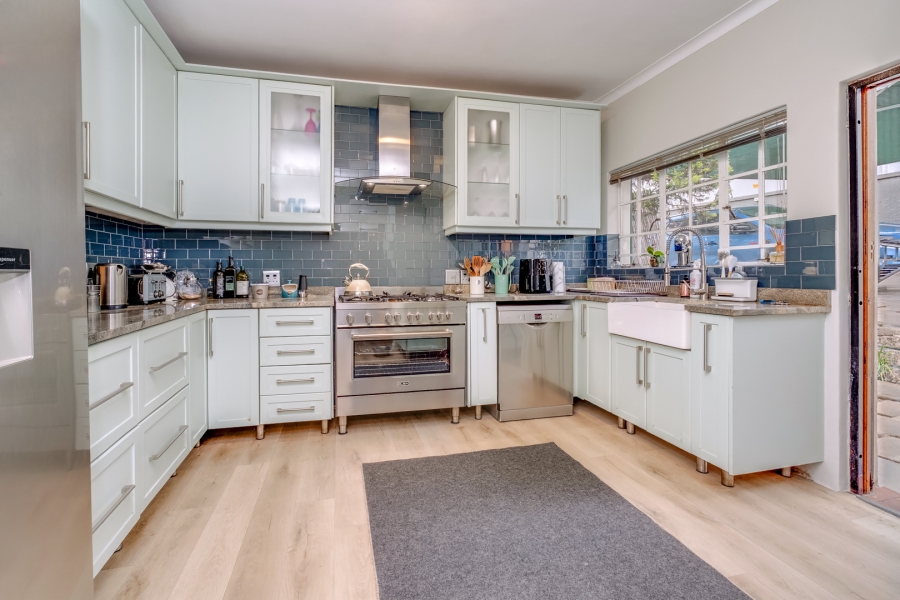 5 Bedroom Property for Sale in Petervale Gauteng