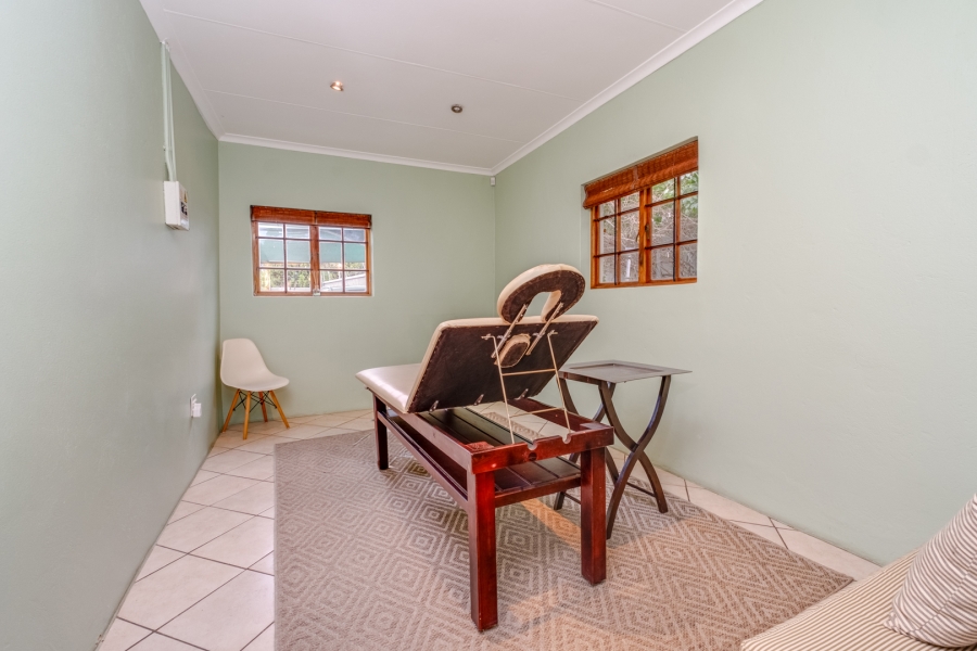 5 Bedroom Property for Sale in Petervale Gauteng