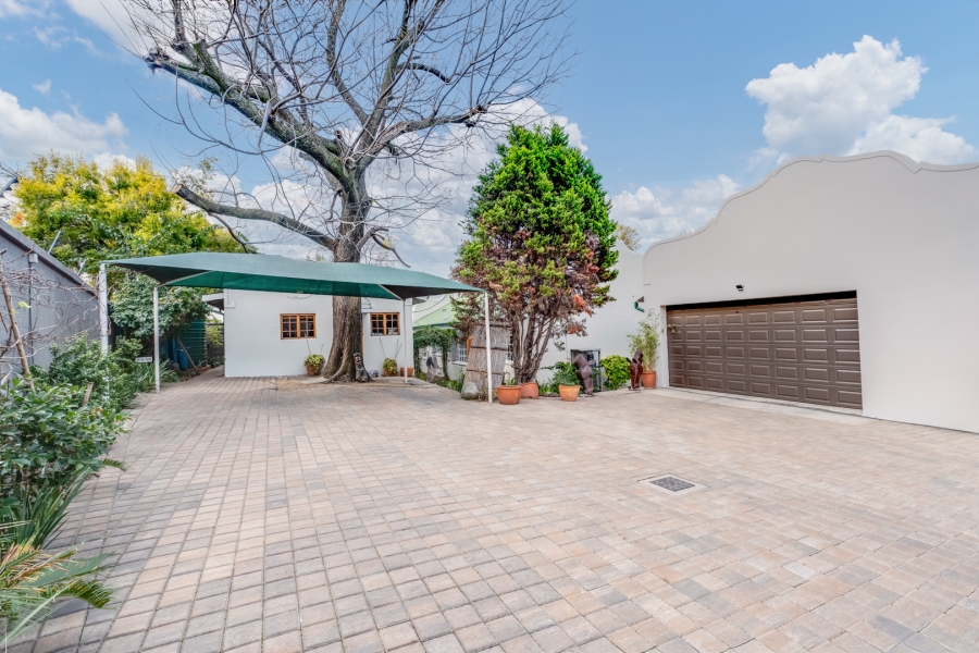 5 Bedroom Property for Sale in Petervale Gauteng