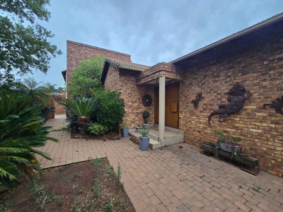 3 Bedroom Property for Sale in Glen Marais Gauteng