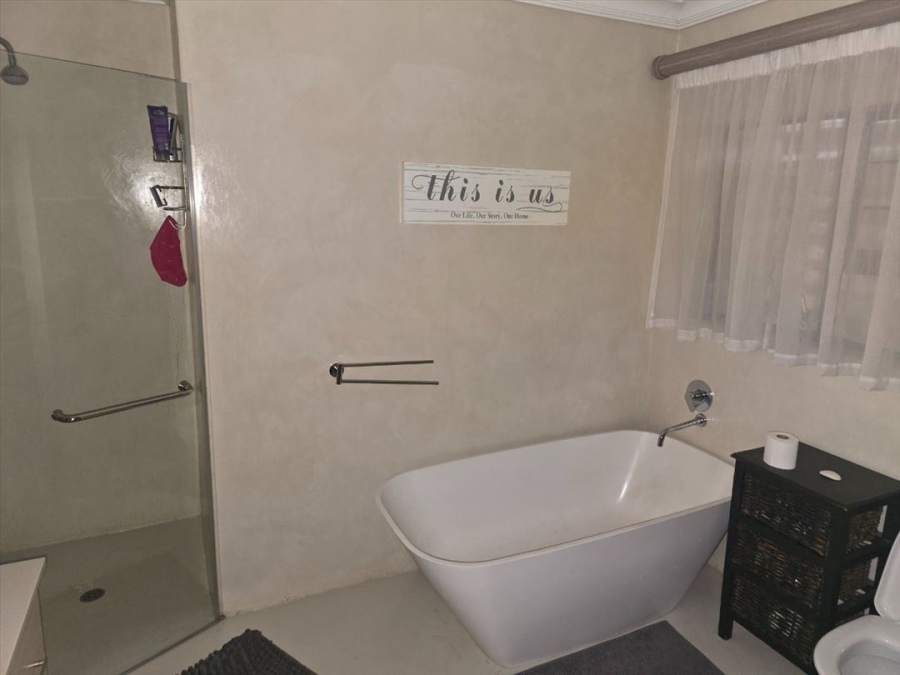 3 Bedroom Property for Sale in Glen Marais Gauteng