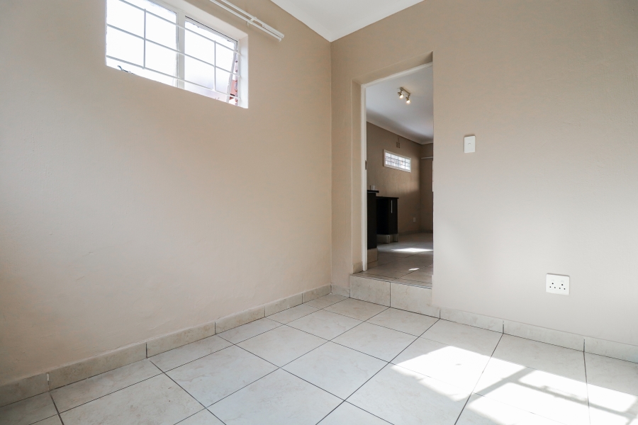 5 Bedroom Property for Sale in Bramley North Gauteng
