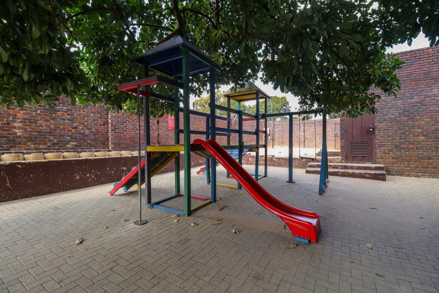 5 Bedroom Property for Sale in Bramley North Gauteng
