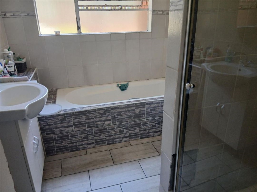 4 Bedroom Property for Sale in Terenure Gauteng