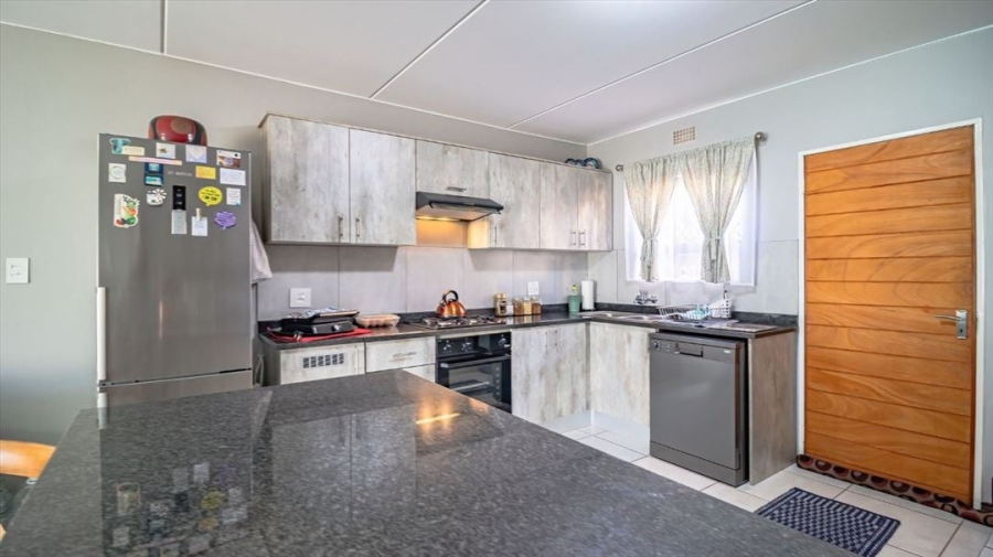 3 Bedroom Property for Sale in Goedeburg Gauteng