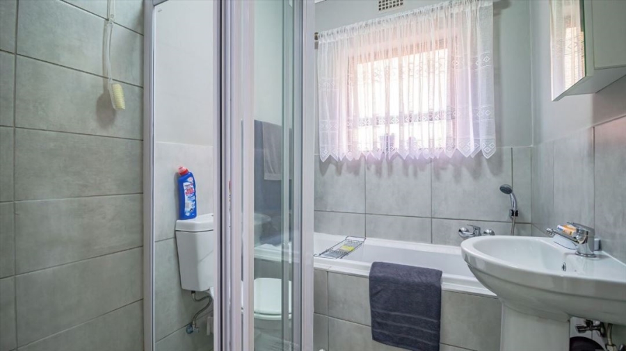 3 Bedroom Property for Sale in Goedeburg Gauteng