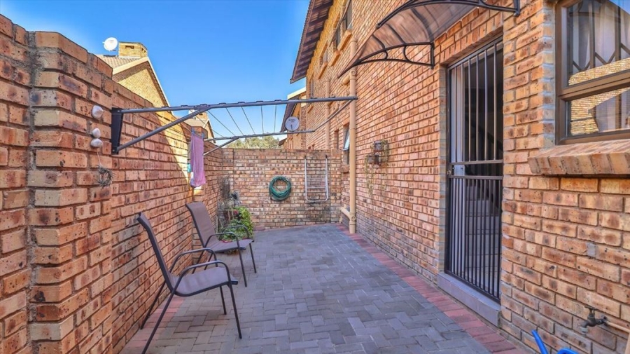 3 Bedroom Property for Sale in Goedeburg Gauteng