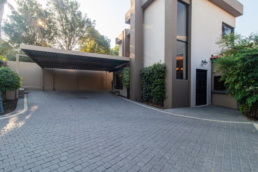 4 Bedroom Property for Sale in Lonehill Gauteng