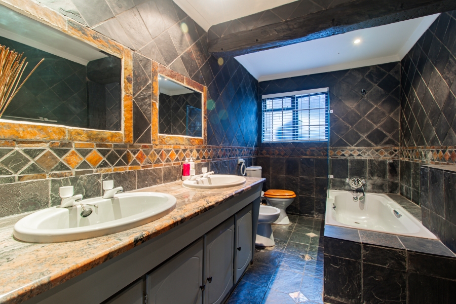4 Bedroom Property for Sale in Lonehill Gauteng