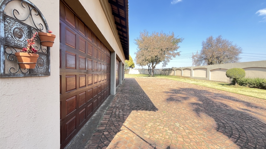 5 Bedroom Property for Sale in Benoni AH Gauteng